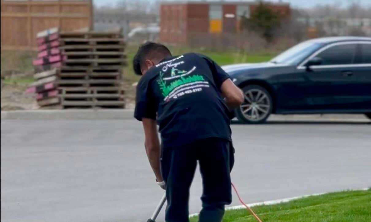 Professionally edged lawn with crisp, clean lines in Niagara.