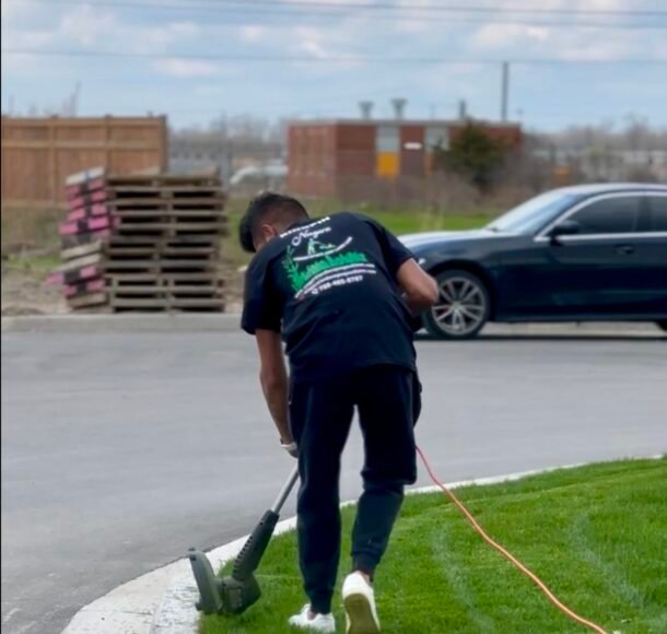 Professionally edged lawn with crisp, clean lines in Niagara.
