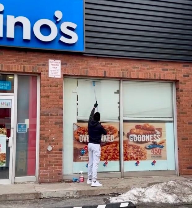 Streak-free window cleaning services in Niagara for homes and businesses.