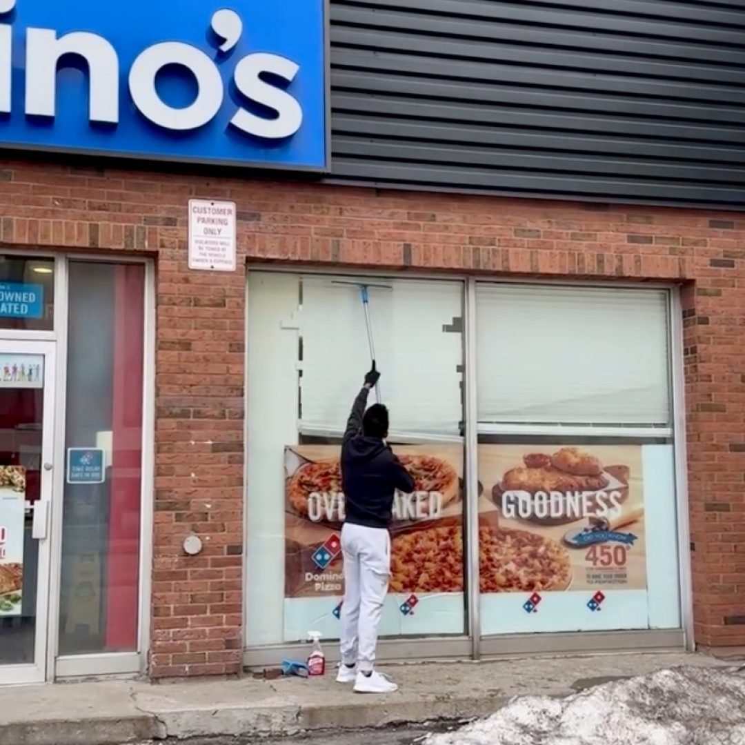 Streak-free window cleaning services in Niagara for homes and businesses.